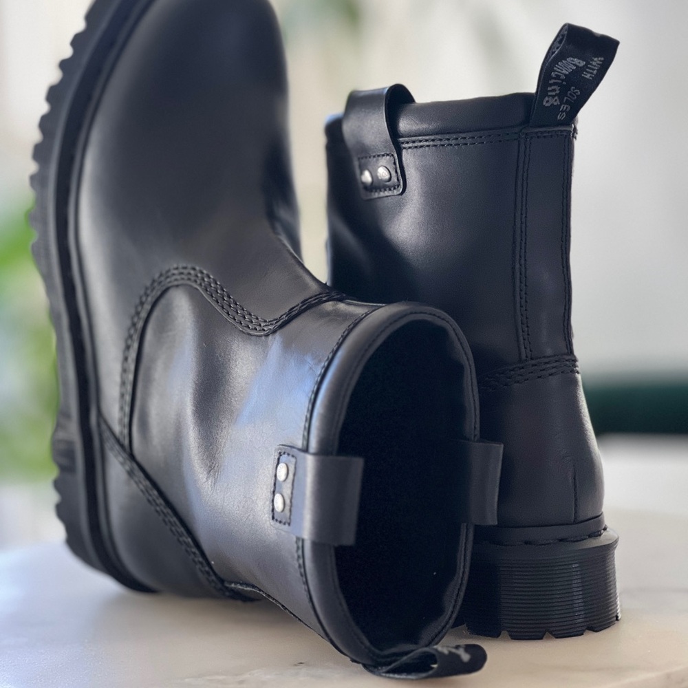 Dr. Martens Black Anistone Lo Shoes - Picture 4 of 12